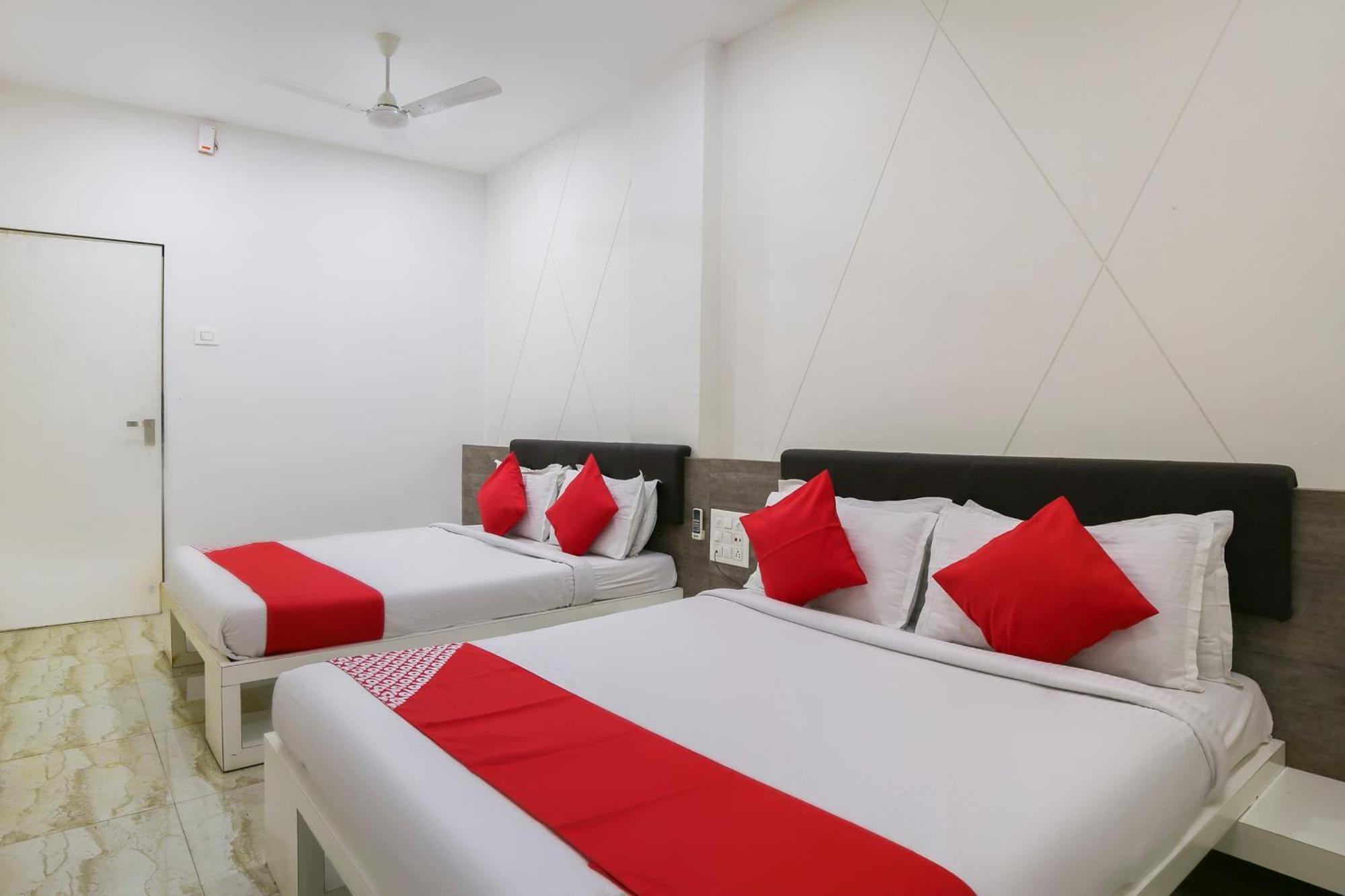 โอโย 68433 ศิวะ วาฏิกา แบงเคว็ต แอนด์ รูม Hotel Bhatha ภายนอก รูปภาพ