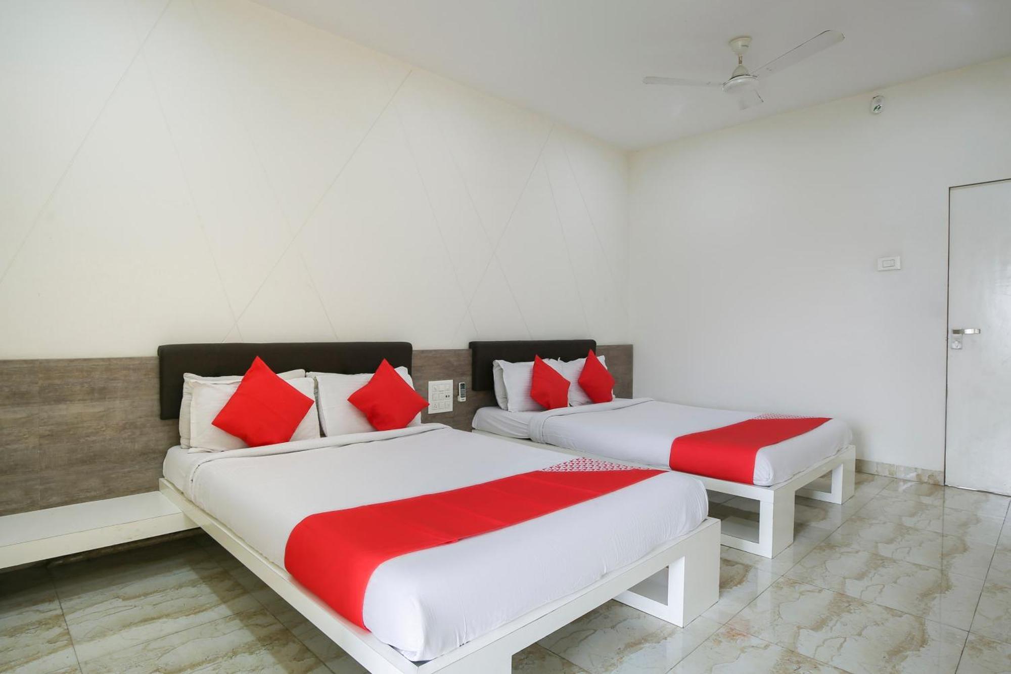 โอโย 68433 ศิวะ วาฏิกา แบงเคว็ต แอนด์ รูม Hotel Bhatha ภายนอก รูปภาพ