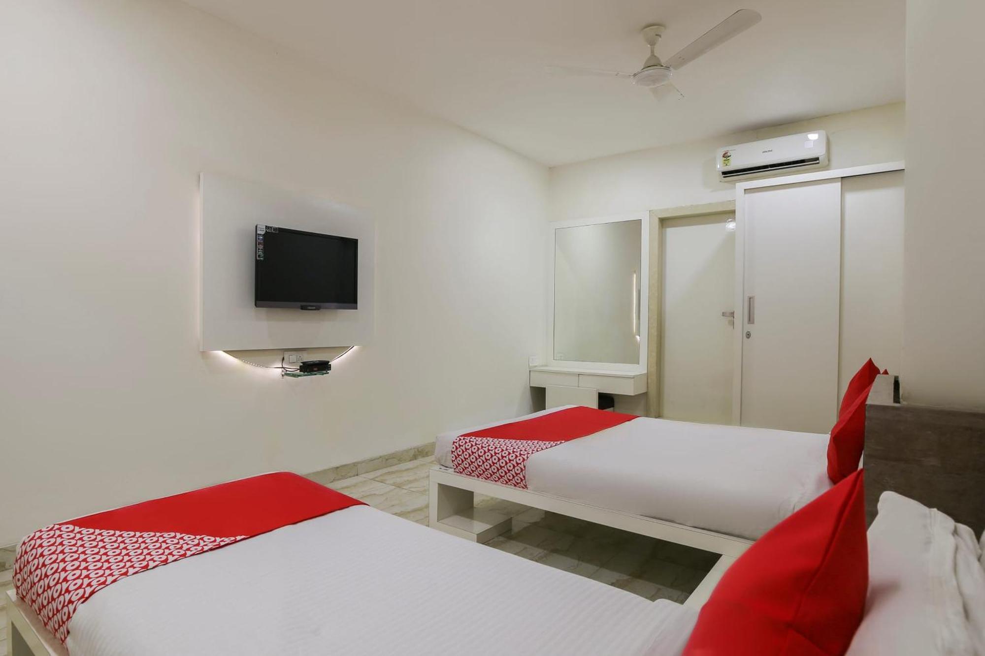 โอโย 68433 ศิวะ วาฏิกา แบงเคว็ต แอนด์ รูม Hotel Bhatha ภายนอก รูปภาพ