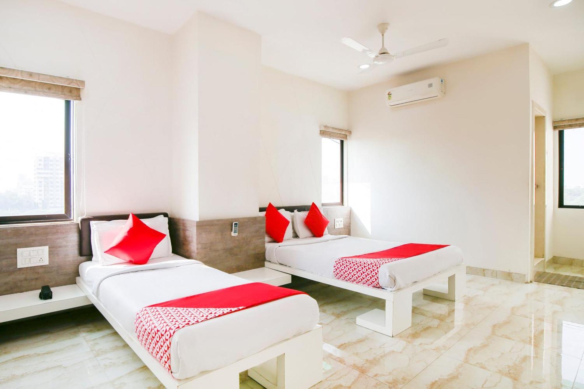 โอโย 68433 ศิวะ วาฏิกา แบงเคว็ต แอนด์ รูม Hotel Bhatha ภายนอก รูปภาพ