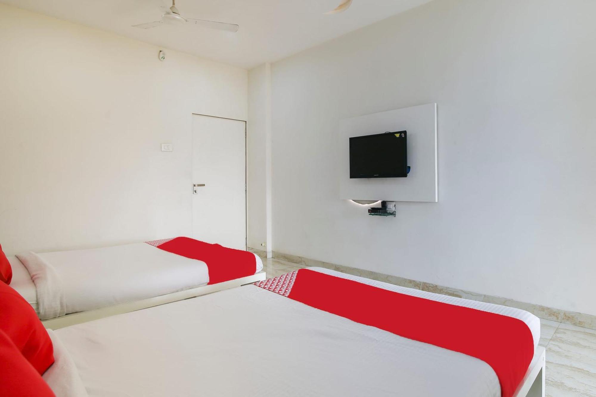 โอโย 68433 ศิวะ วาฏิกา แบงเคว็ต แอนด์ รูม Hotel Bhatha ภายนอก รูปภาพ