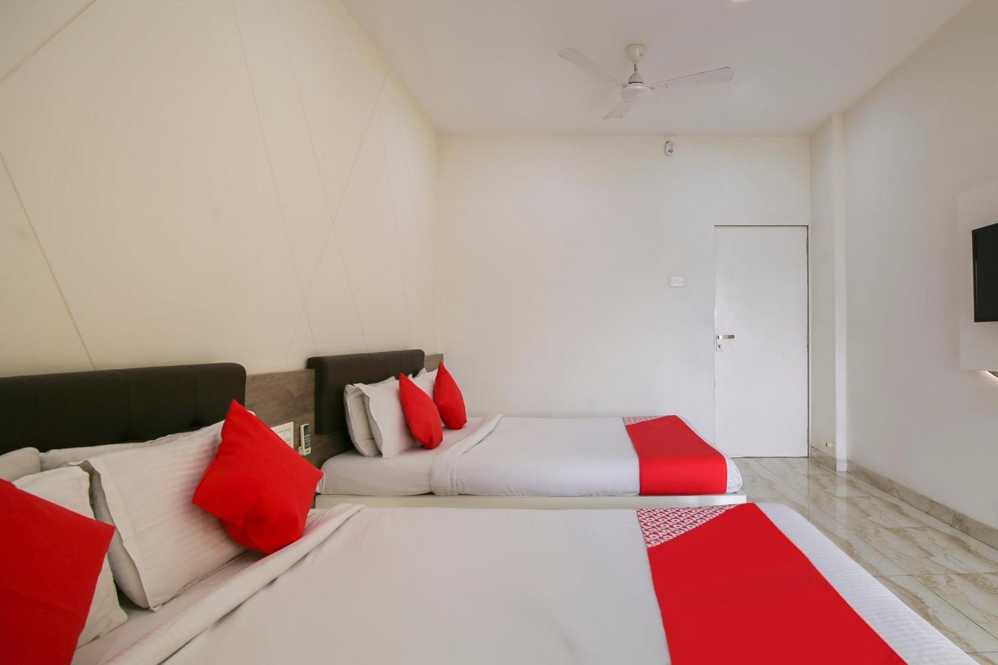 โอโย 68433 ศิวะ วาฏิกา แบงเคว็ต แอนด์ รูม Hotel Bhatha ภายนอก รูปภาพ