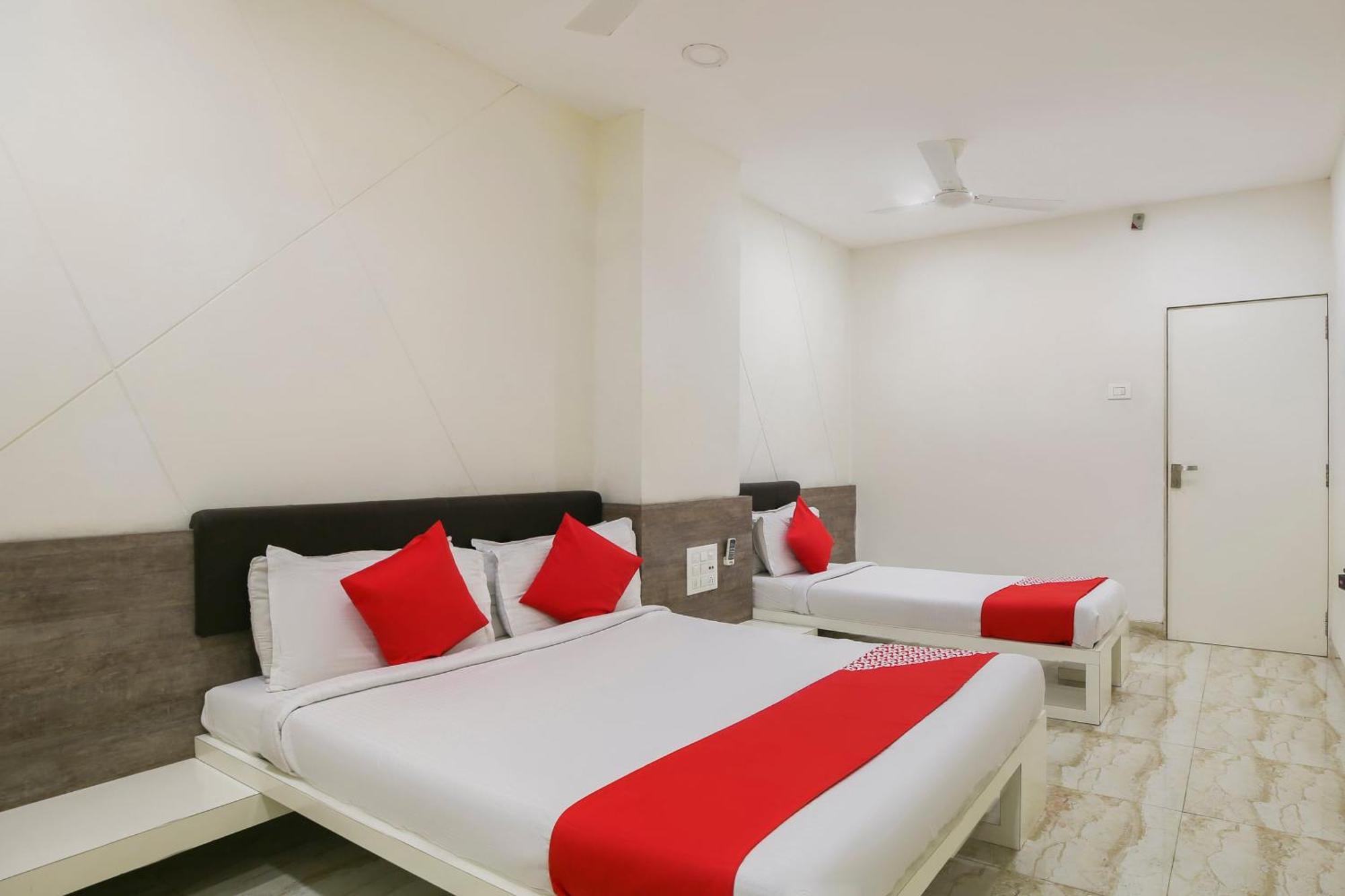 โอโย 68433 ศิวะ วาฏิกา แบงเคว็ต แอนด์ รูม Hotel Bhatha ภายนอก รูปภาพ