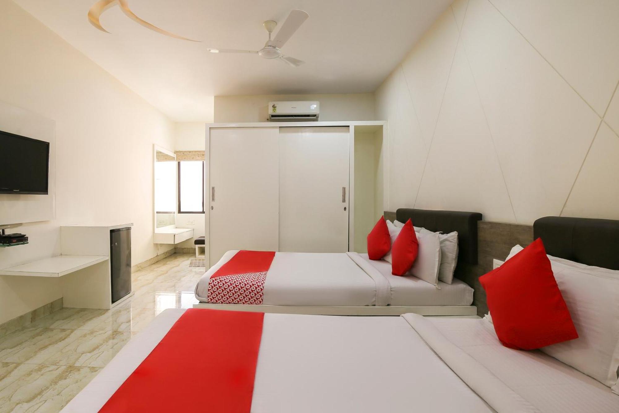 โอโย 68433 ศิวะ วาฏิกา แบงเคว็ต แอนด์ รูม Hotel Bhatha ภายนอก รูปภาพ