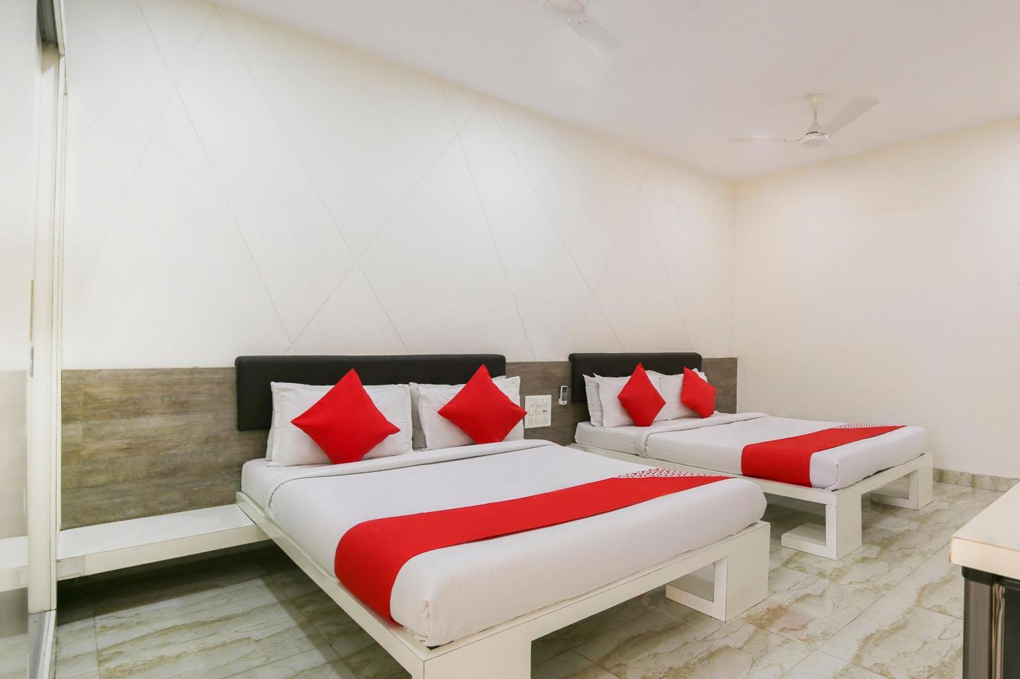 โอโย 68433 ศิวะ วาฏิกา แบงเคว็ต แอนด์ รูม Hotel Bhatha ภายนอก รูปภาพ