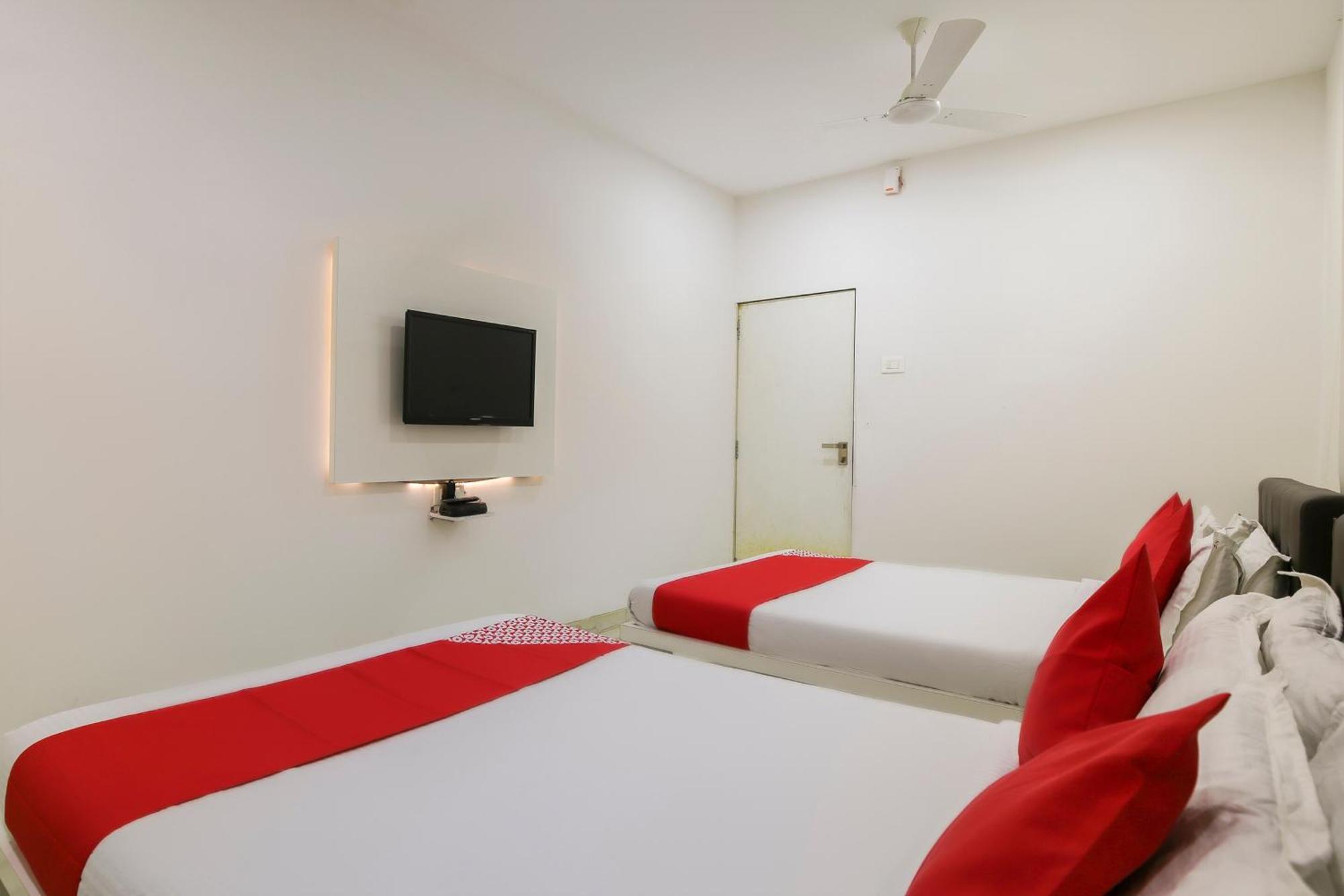 โอโย 68433 ศิวะ วาฏิกา แบงเคว็ต แอนด์ รูม Hotel Bhatha ภายนอก รูปภาพ