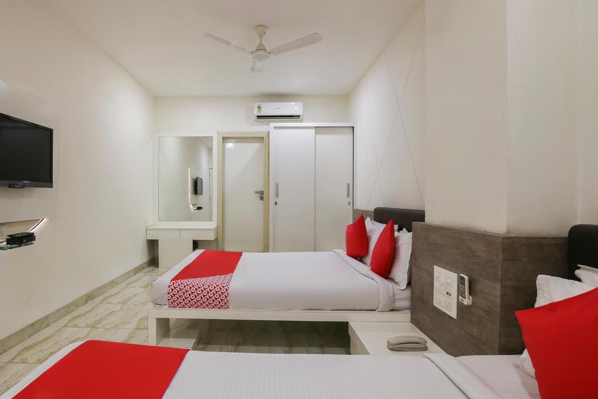 โอโย 68433 ศิวะ วาฏิกา แบงเคว็ต แอนด์ รูม Hotel Bhatha ภายนอก รูปภาพ
