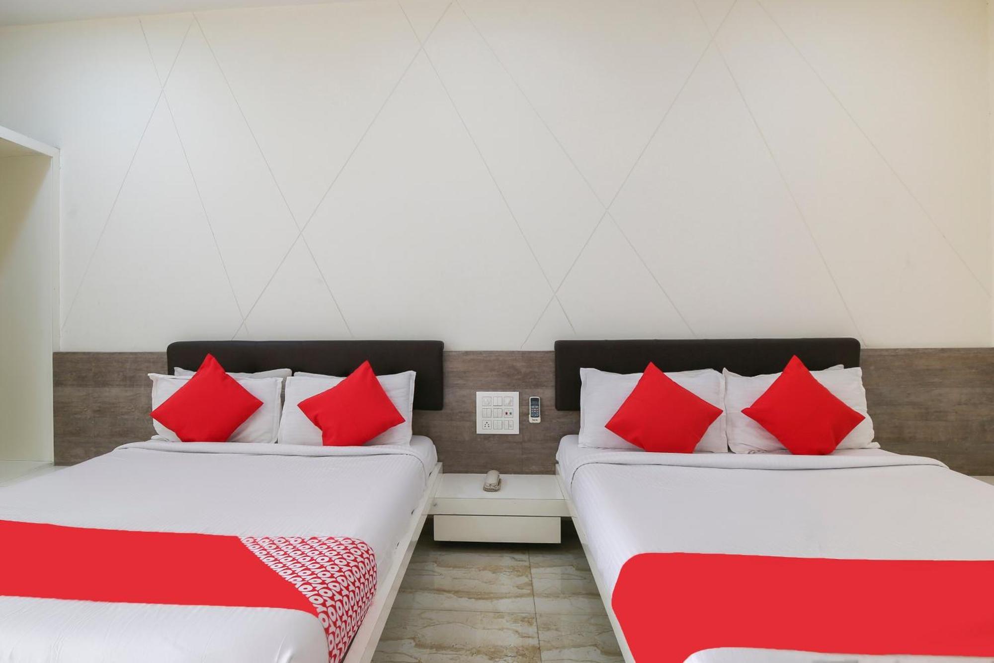 โอโย 68433 ศิวะ วาฏิกา แบงเคว็ต แอนด์ รูม Hotel Bhatha ภายนอก รูปภาพ