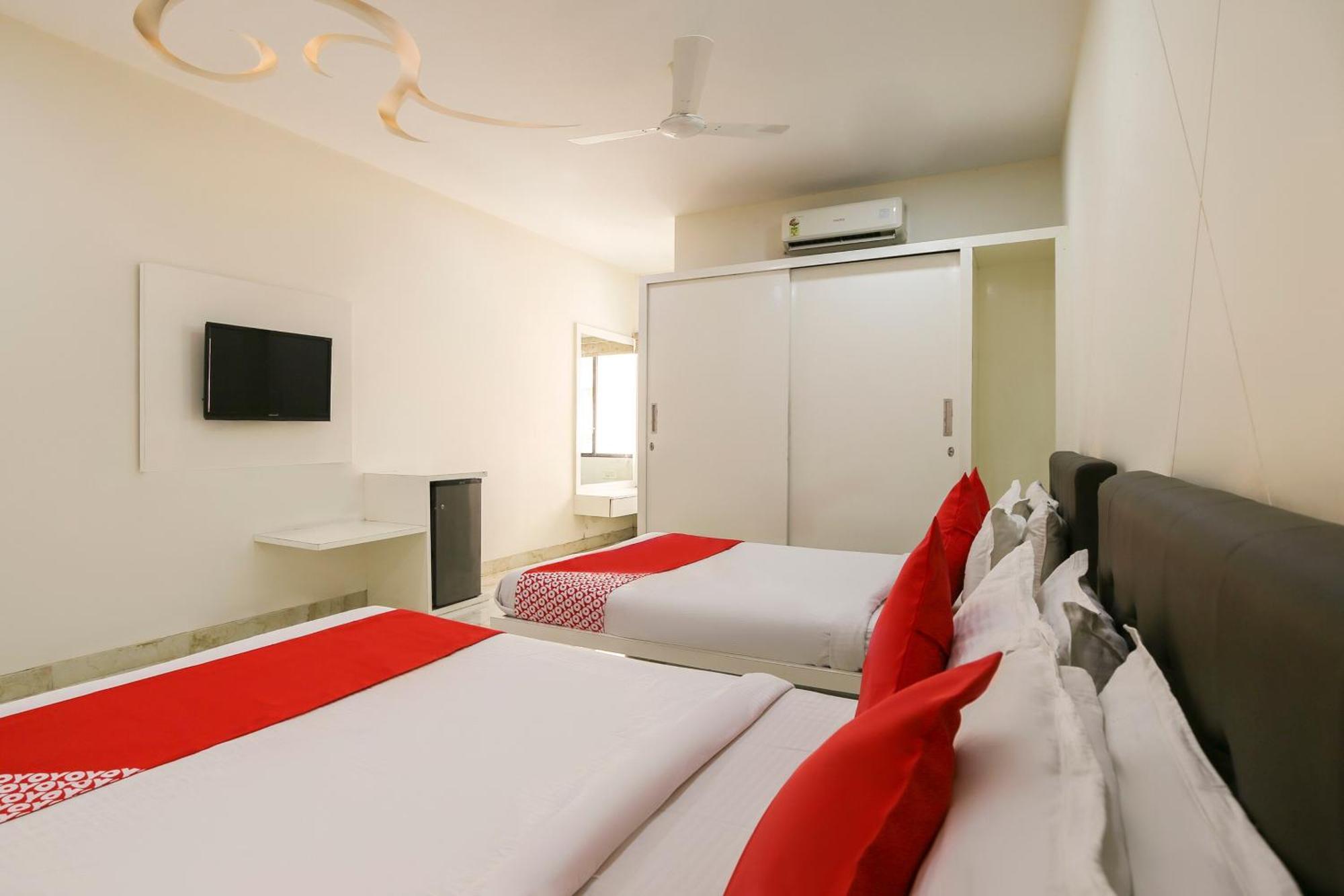 โอโย 68433 ศิวะ วาฏิกา แบงเคว็ต แอนด์ รูม Hotel Bhatha ภายนอก รูปภาพ