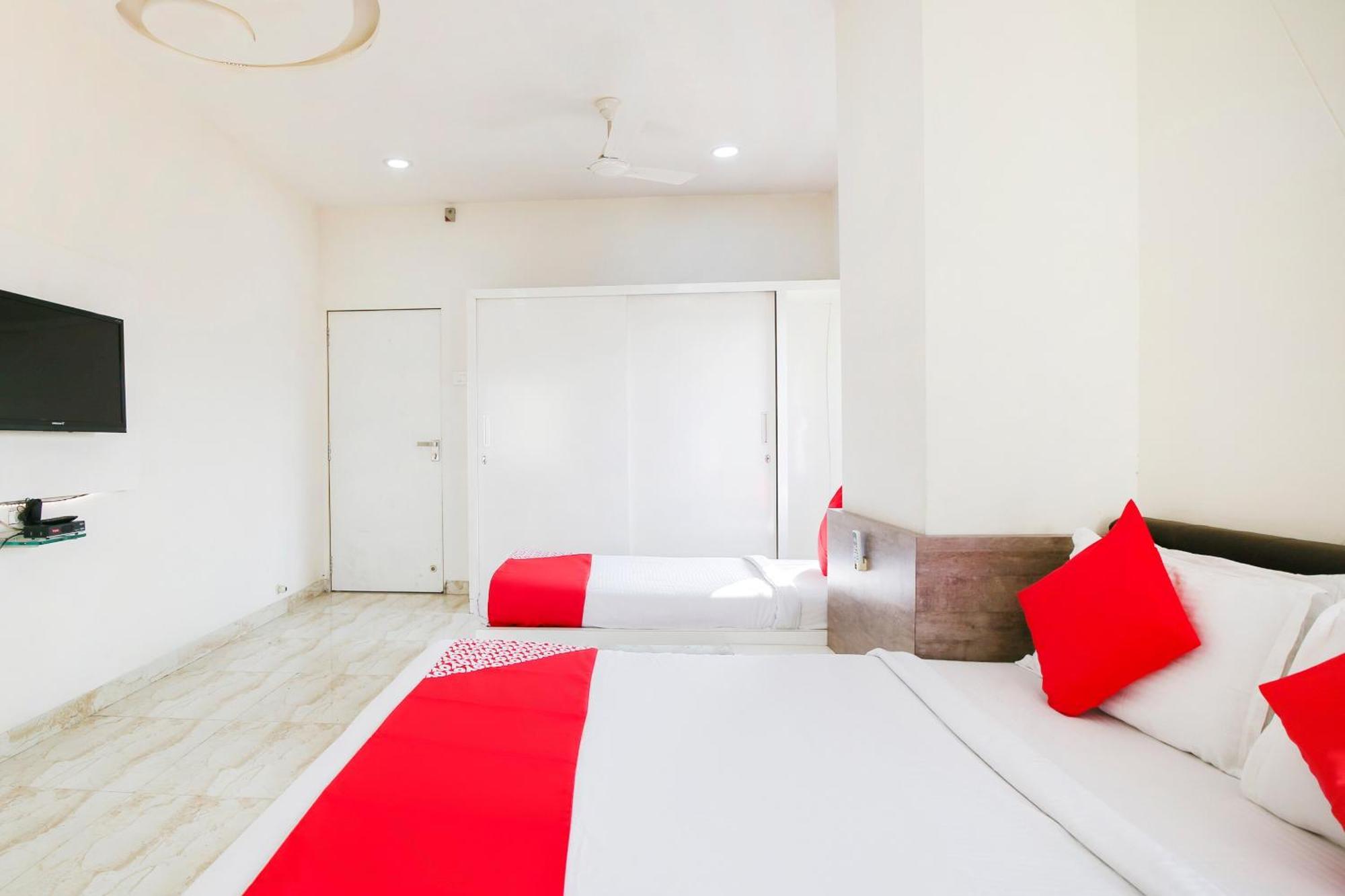 โอโย 68433 ศิวะ วาฏิกา แบงเคว็ต แอนด์ รูม Hotel Bhatha ภายนอก รูปภาพ