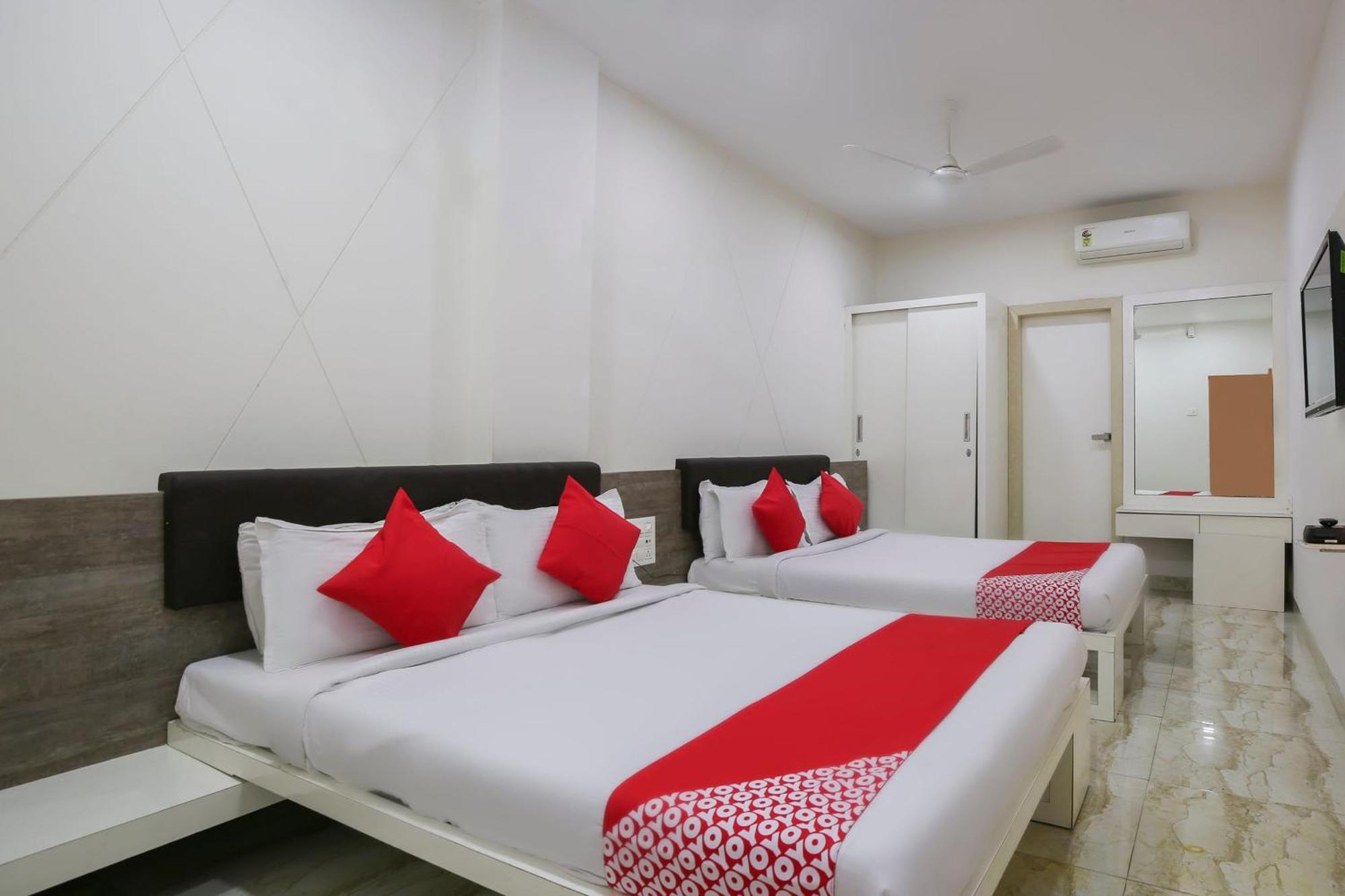 โอโย 68433 ศิวะ วาฏิกา แบงเคว็ต แอนด์ รูม Hotel Bhatha ภายนอก รูปภาพ